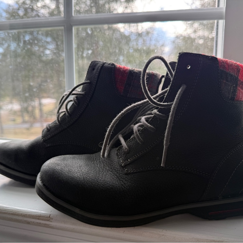 L.L. Bean Black Lace-Up Women's Ankle Boots with Red Plaid Collar